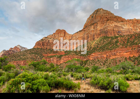 Randonnées le pa'rus trail, Zion National Park, Utah, États-Unis d'Amérique, Amérique du Nord Banque D'Images