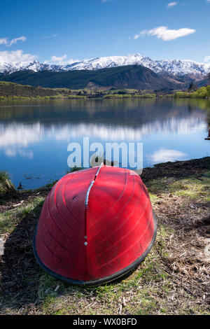 Une montagne reflété dans le lac Wakatipu, Hayes dans le bassin Central Otago, île du Sud, Nouvelle-Zélande, Pacifique Banque D'Images