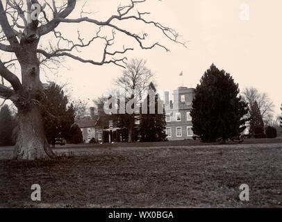 Brettenham Park, dans le Suffolk. Photo non datée d'Brettenham Park qui a été créé en 1247. Une note sur l'arrière affirme : "Autrefois le Prince Jérôme Napoléon résidé ici'. La maison était à lui laisser un peu de temps avant 1847. En 1902, la propriété a changé de mains et devient la maison du Colonel Sir Thomas Courtenay Ambérieu-Warner, 1 baronnet. Le hall et le parc furent vendus à l'hôtel de Old Buckenham ainsi que l'école en 1956. Banque D'Images