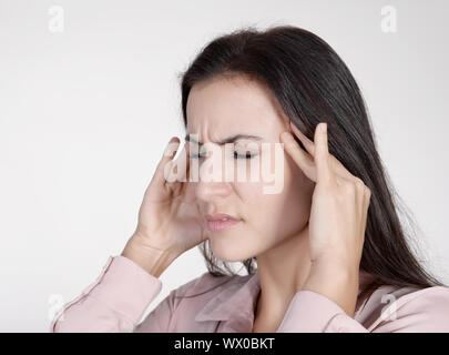 Businesswoman sous stress in office Banque D'Images