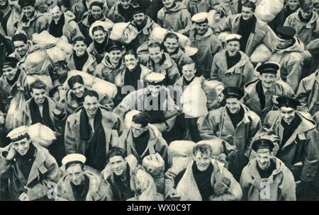 "L'esprit de l'Arche", - des marins de la Marine royale, c1942. Un porte-avions britannique de la Seconde Guerre mondiale, 'HMS Ark Royal" a été conçu pour transporter un grand nombre d'aéronefs, et avait deux hangars. Elle a participé à la première antenne et U-boat tue de la guerre, à des opérations au large de la Norvège, dans la recherche d'le cuirassé allemand "Bismarck" et a pris part à la Malte des convois. Un sous-marin allemand torpillé sa le 13 novembre 1941 et il coule le lendemain. Seulement un de ses 1 488 membres d'équipage a été tué. À partir de "Ark Royal". [His Majesty's Stationery Office, Londres, 1942] Banque D'Images