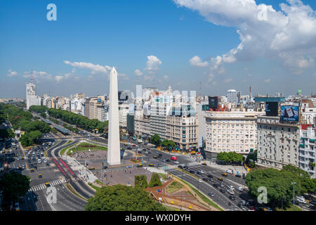 L'Obelisco sur l'Avenue 9 de Julio, Buenos Aires, Argentine, Amérique du Sud Banque D'Images