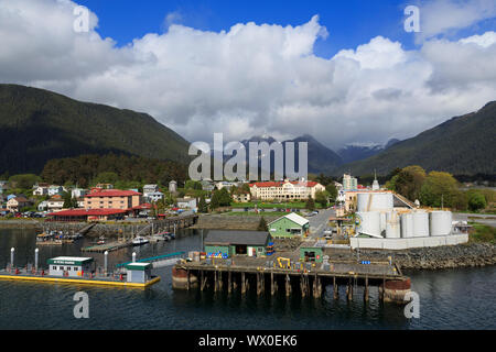 Dépôt de carburant maritime, port de Sitka, Sitka, Alaska, États-Unis d'Amérique, Amérique du Nord Banque D'Images