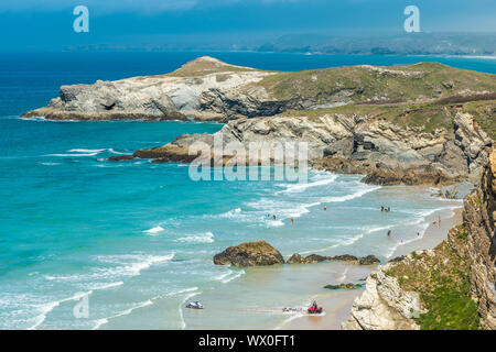 Paysages côtiers spectaculaires avec plage de Newquay en Cornouailles du Nord, Angleterre, Royaume-Uni. Banque D'Images