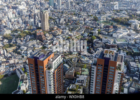 À la recherche vers le bas sur un quartier résidentiel du centre de Tokyo, Japon, Asie Banque D'Images