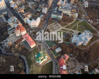 Vue aérienne de Podol et St Andrew's Church dans la ville de Kiev Banque D'Images