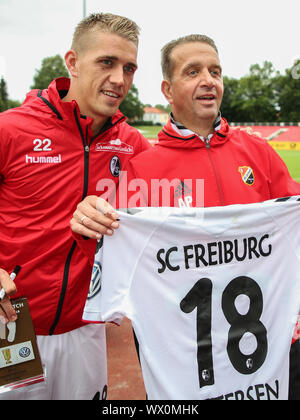 Nils Petersen (Fribourg) avec le père Andreas Petersen (entraîneur Germania Halberstadt) Banque D'Images