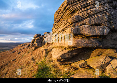 Vue de Stanage Edge, lumière du soir, parc national de Peak District, Derbyshire, Angleterre, Royaume-Uni, Europe Banque D'Images