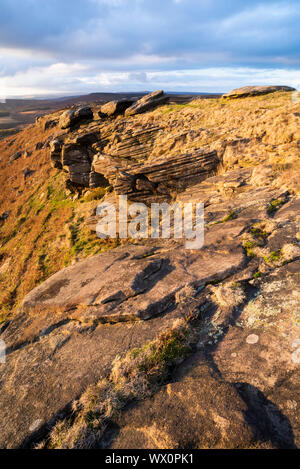 Vue de Stanage Edge, lumière du soir, parc national de Peak District, Derbyshire, Angleterre, Royaume-Uni, Europe Banque D'Images