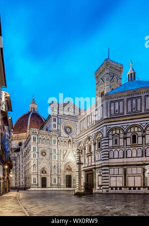 La Cathédrale Santa Maria del Fiore de Florence, à l'aube, UNESCO World Heritage Site, Toscane, Italie, Europe Banque D'Images