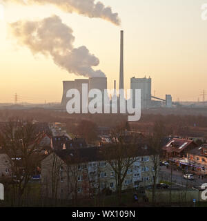 Zone résidentielle et Gersteinwerk power station, Hamm, Ruhr, Allemagne, Europe Banque D'Images