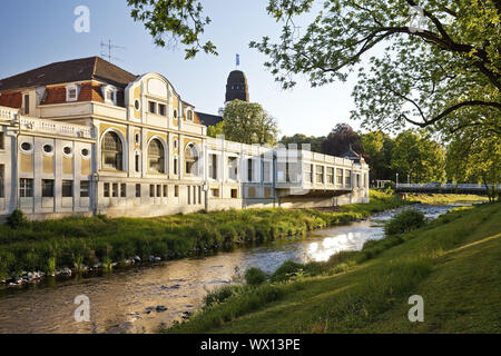 La rivière Ahr avec bain Chambre et, le Steigenberger Hotel Bad Neuenahr, Eifel, Allemagne, Europe Banque D'Images