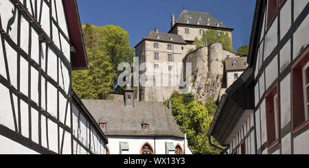 Château de la vieille ville de Monschau, Eifel, Nordrhein-Westfalen, Germany, Europe Banque D'Images