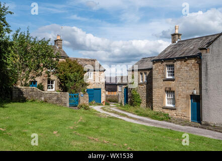 Pierre meulière maisons dans un coin tranquille de Pilsley village sur le domaine de Chatsworth dans le Derbyshire Peak District UK Banque D'Images