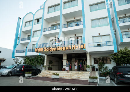 Entrée de la M'diq Golden Beach Hotel à M'diq, Tanger-Tetouan-région d'Al Hoceima, Maroc Banque D'Images