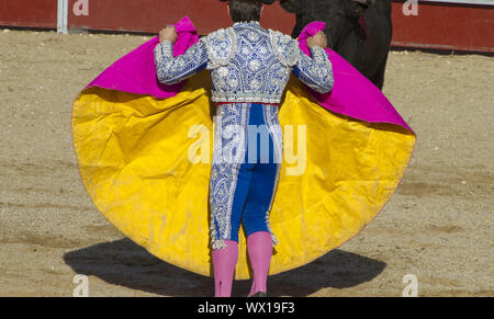 Corrida espagnole traditionnelle, une partie où un taureau de combat matador Banque D'Images