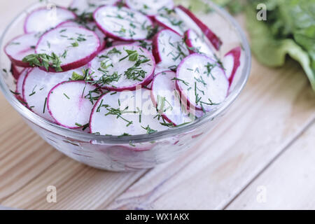 Couper le radis salade de roquette et. Banque D'Images