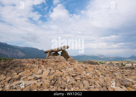 Chabola Dolmen mégalithique de la Hechicera, à La Guardia, Pays Basque, Espagne. Banque D'Images