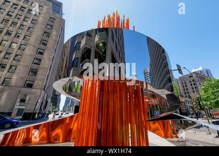 Le Comité olympique canadien l'anneau du monument de la flamme olympique au centre-ville de Montréal Banque D'Images