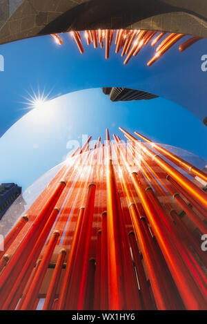 Le Comité olympique canadien l'anneau du monument de la flamme olympique au centre-ville de Montréal Banque D'Images