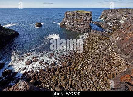 Côte rocheuse volcanique, Hvalrauf, Vesturland Snæfellsnes, Islande, Europe Banque D'Images