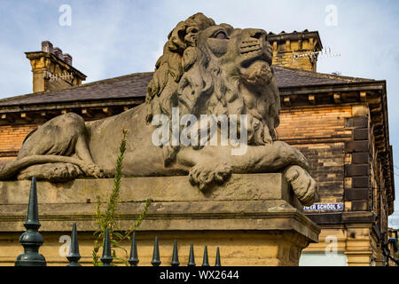 'Vigilance', l'un des Lions de Saltaire au Yorkshire Banque D'Images