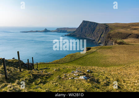 Waterstein Head et Neist Point sur Moonen Bay, du Ramasaig Falaise, Duirinish, Isle of Skye, Scotland, UK Banque D'Images