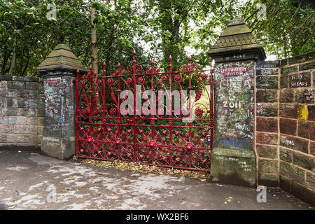 Champs de fraises gates à Liverpool, Royaume-Uni. Champs de fraises la maison d'enfants motifs sont immortalisés par la chanson pop des Beatles Strawberry Fields Forever Banque D'Images