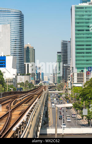 Quartiers d'affaires centraux Si Lom et dans la mégalopole Bangkok Sathon Banque D'Images