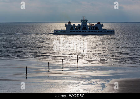 Norderney, Strand, Himmel, Meer, Faehre, Gegenlicht Banque D'Images