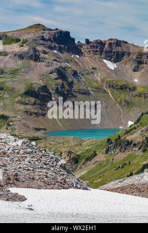 Lac de chèvre dans les roches de chèvre sauvage, vu de la Pacific Crest Trail, Gifford Pinchot National Forest, Washington State, USA Banque D'Images