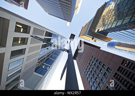 Frog's eye view de gratte-ciel dans le quartier des banques, Frankfurt am Main, Hesse, Germany, Europe Banque D'Images