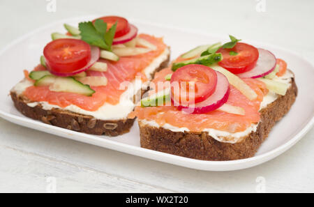 Deux sandwiches ouverts Banque D'Images