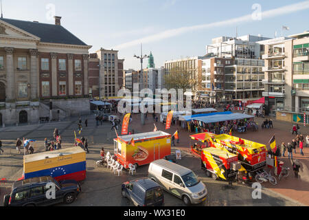 Central Plaza 'Grote Markt' avec market Groningen, Pays-Bas Banque D'Images