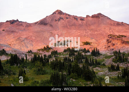 Dernier jour sur la chèvre des rochers, le long de la Pacific Crest Trail dans le désert des roches de chèvre, Gifford Pinchot National Forest, L'État de Washington, États-Unis Banque D'Images