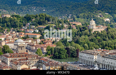 Vue aérienne de Turin montrant Chiesa Parrocchiale della Gran Madre di Dio, Turin, Italie Banque D'Images