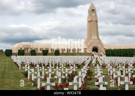 Ossuaire de Douaumont et WW1 Verdun cimetière, France Banque D'Images