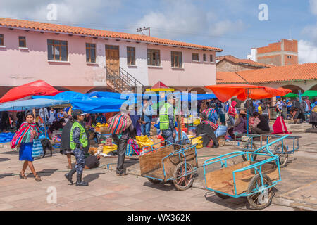 Marché du dimanche de Tarabuco occupé, ministère Sucre, Bolivie, Amérique Latine Banque D'Images