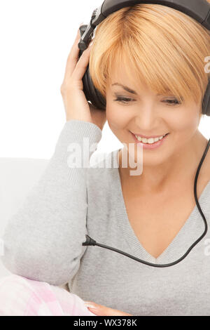 Photo de happy woman in headphones over white Banque D'Images