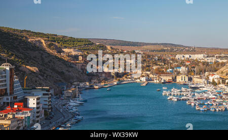 Paysage panoramique de Balaklava, c'est un règlement sur la péninsule de Crimée et une partie de la ville de Sébastopol Banque D'Images