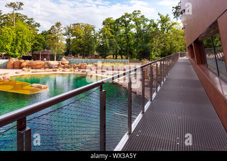 Wroclaw, Pologne - Juillet 17, 2019 : l'extérieur de l'Africarium moderne à Wroclaw Zoo. Banque D'Images