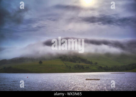 Avis de Dove Réservoir en pierre dans le Peak District Banque D'Images