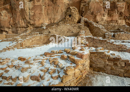 Chetro Ketl grande maison sous la neige, Chaco Culture National Historical Park, New Mexico USA Banque D'Images