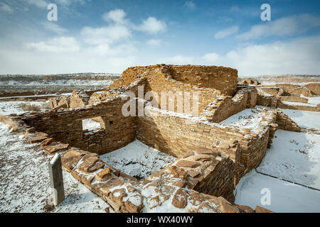 Chetro Ketl grande maison sous la neige, Chaco Culture National Historical Park, New Mexico USA Banque D'Images