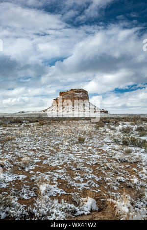 Fajada Butte sous la neige, Chaco Culture National Historical Park, New Mexico USA Banque D'Images