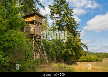 Les chasseurs en cabine en bois paysage allemand Banque D'Images