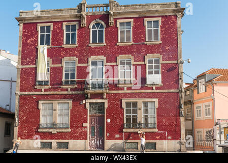 Maisons anciennes typiques de style architectural portugais à Porto Banque D'Images