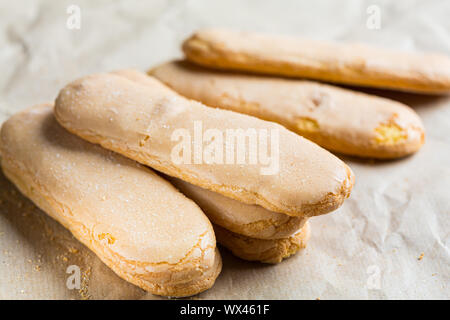 Oeufs, Pistokeddos biscuits de la Sardaigne, Italie Banque D'Images