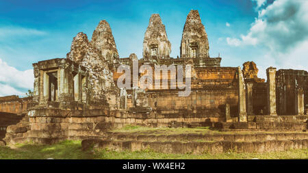 Temple Pre Rup au coucher du soleil. Siem Reap. Le Cambodge. Panorama Banque D'Images