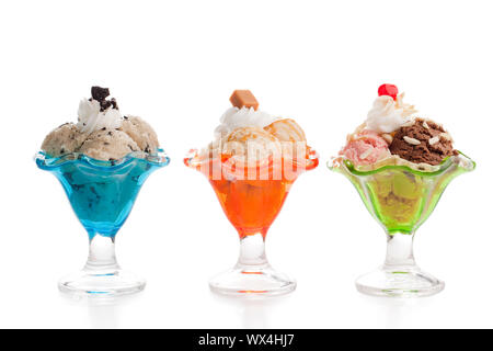 Image de trois différentes variantes de glaces contre fond blanc Banque D'Images